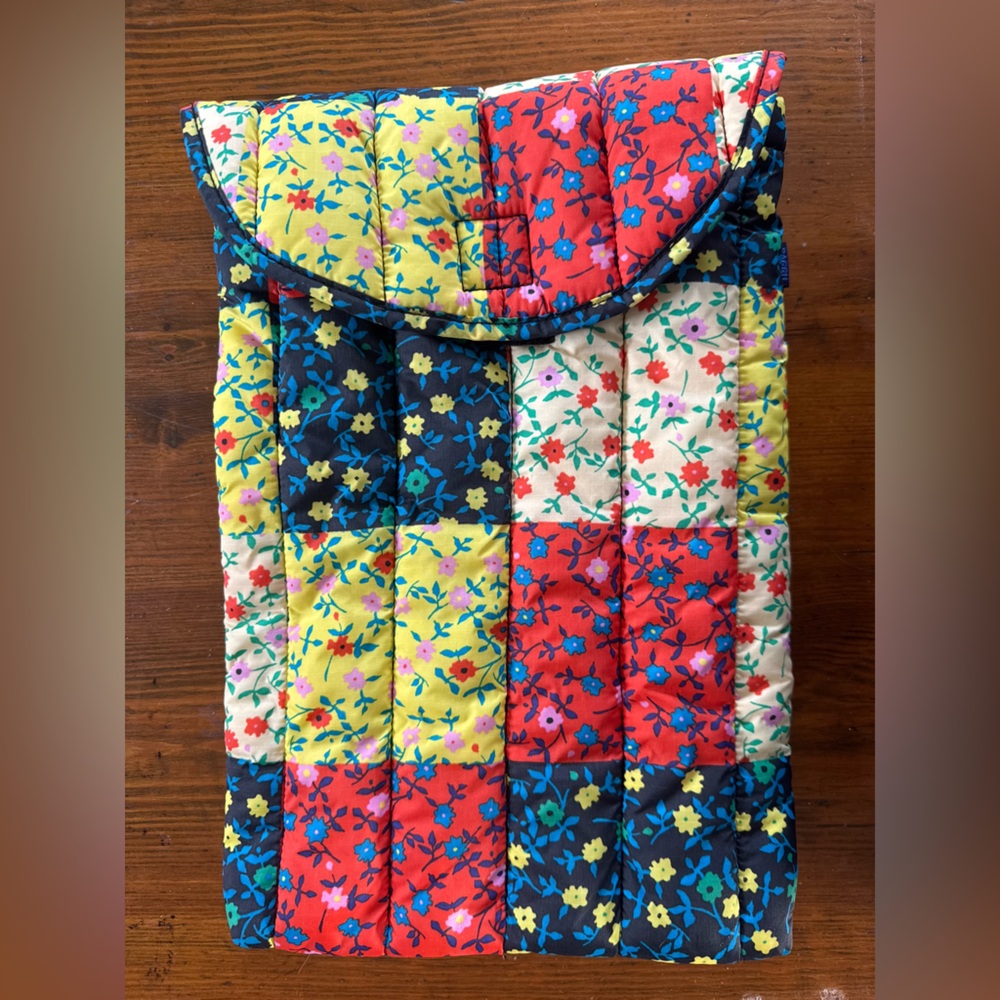 BAGGU 16” Calico Floral Laptop Sleeve - EUC